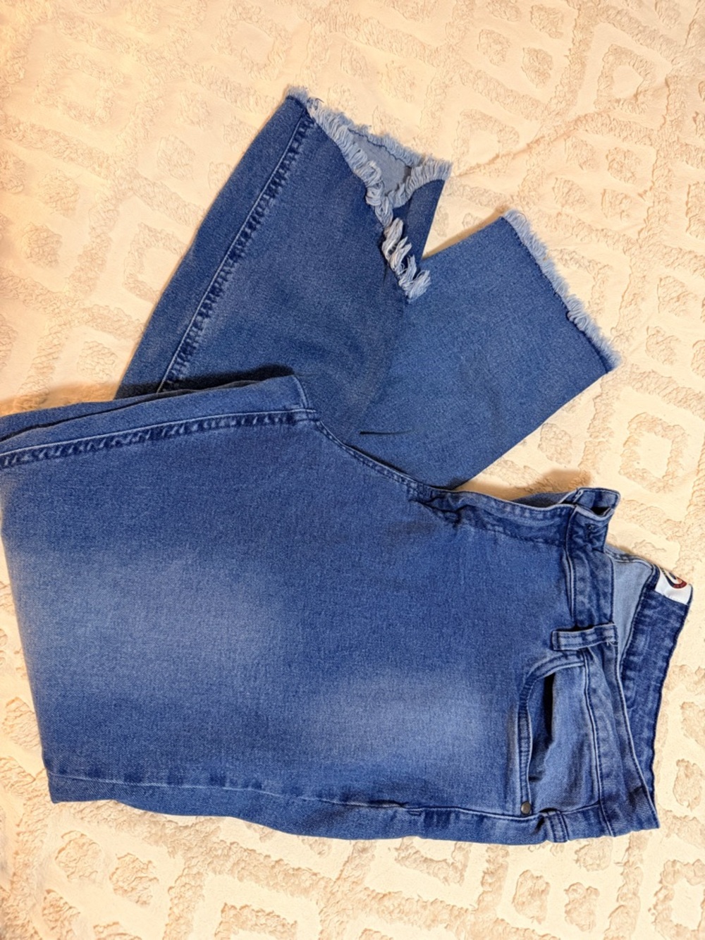 Women’s Global Design Mid -Blue Frayed Hem Jeans W34